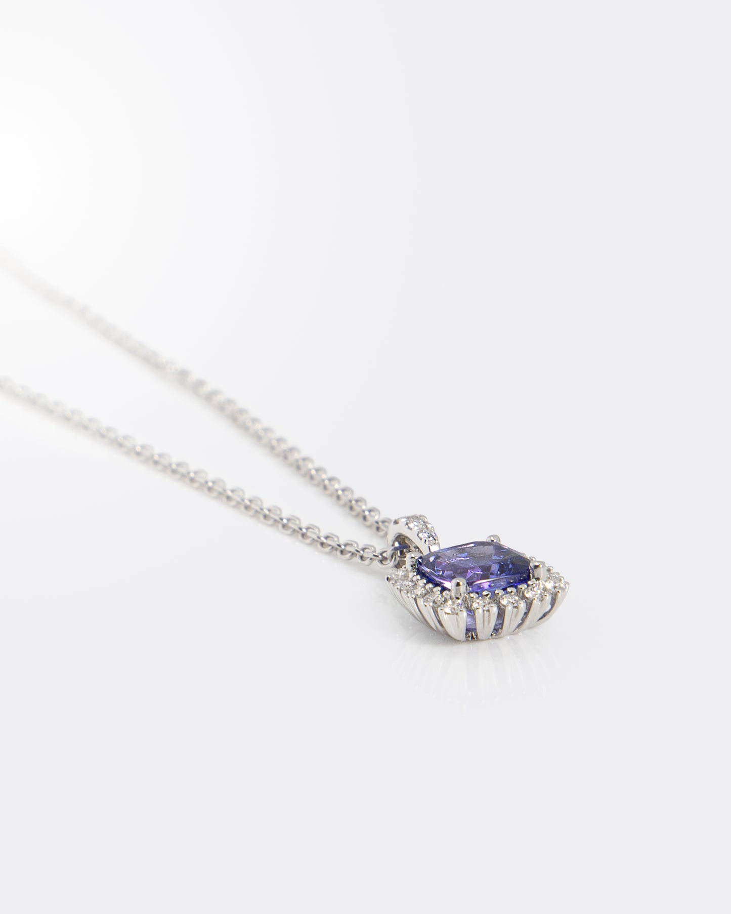 Tanzanite & Diamond Pendant in White Gold