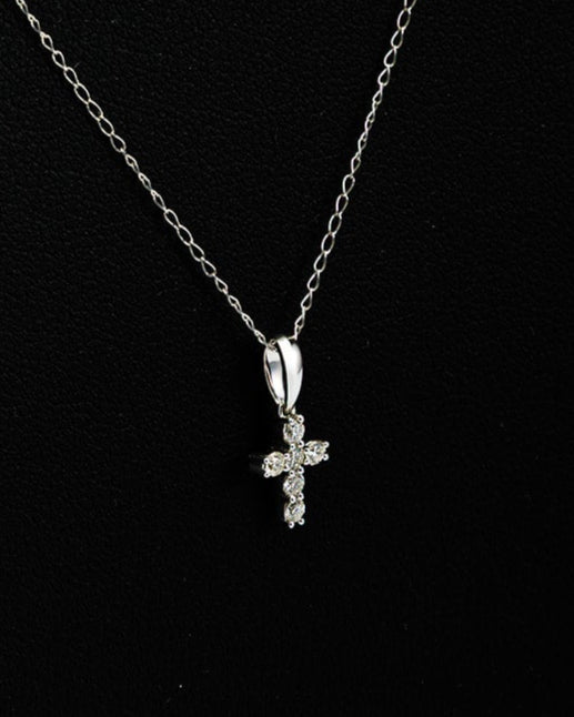 6 Diamonds Cross Pendant in White Gold