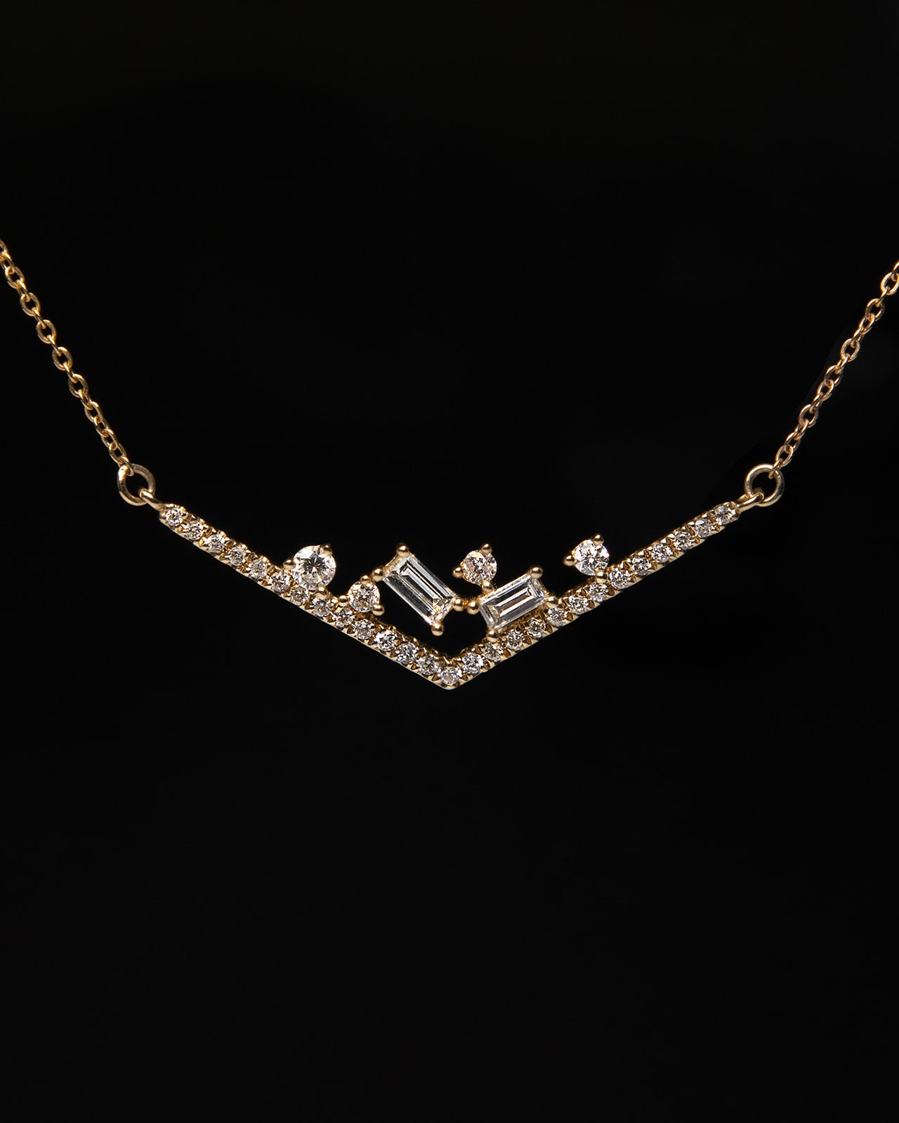 Baguette & Round Diamond Pendant in Yellow Gold
