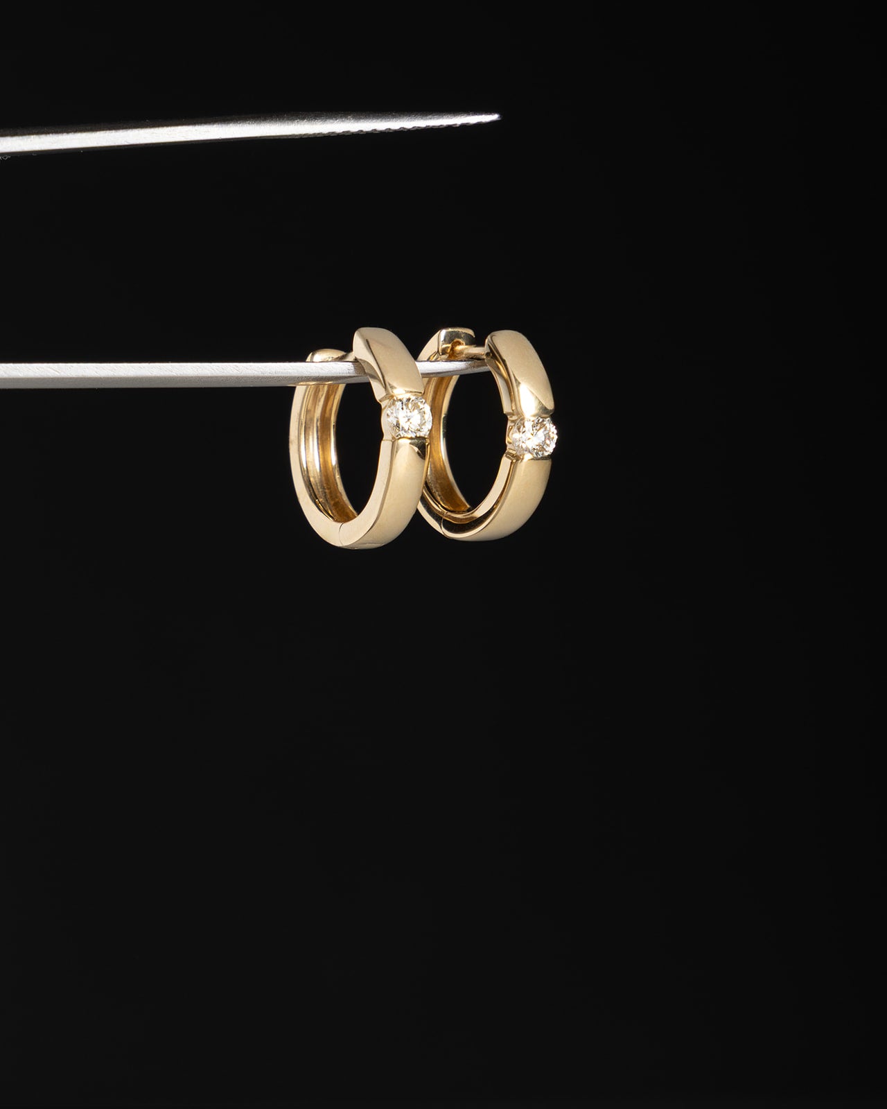 Center Diamond Huggie Earrings in Yellow Gold