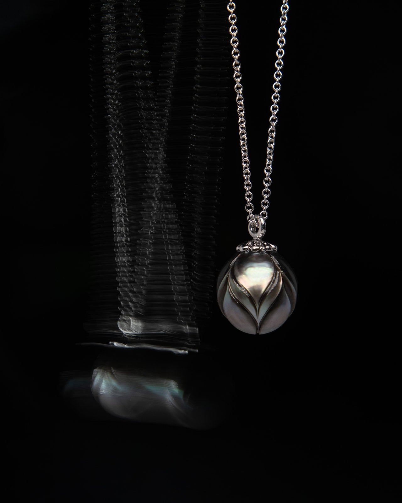 Tulip Black Pearl Pendant in White Gold