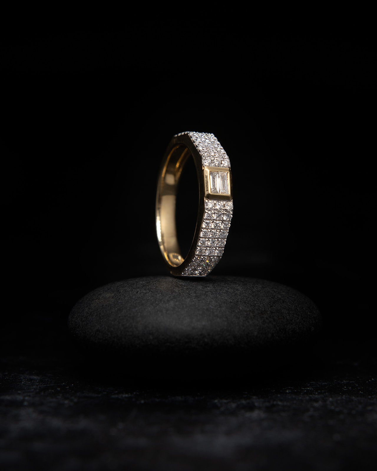 Baguette Center Diamond Ring in Yellow Gold