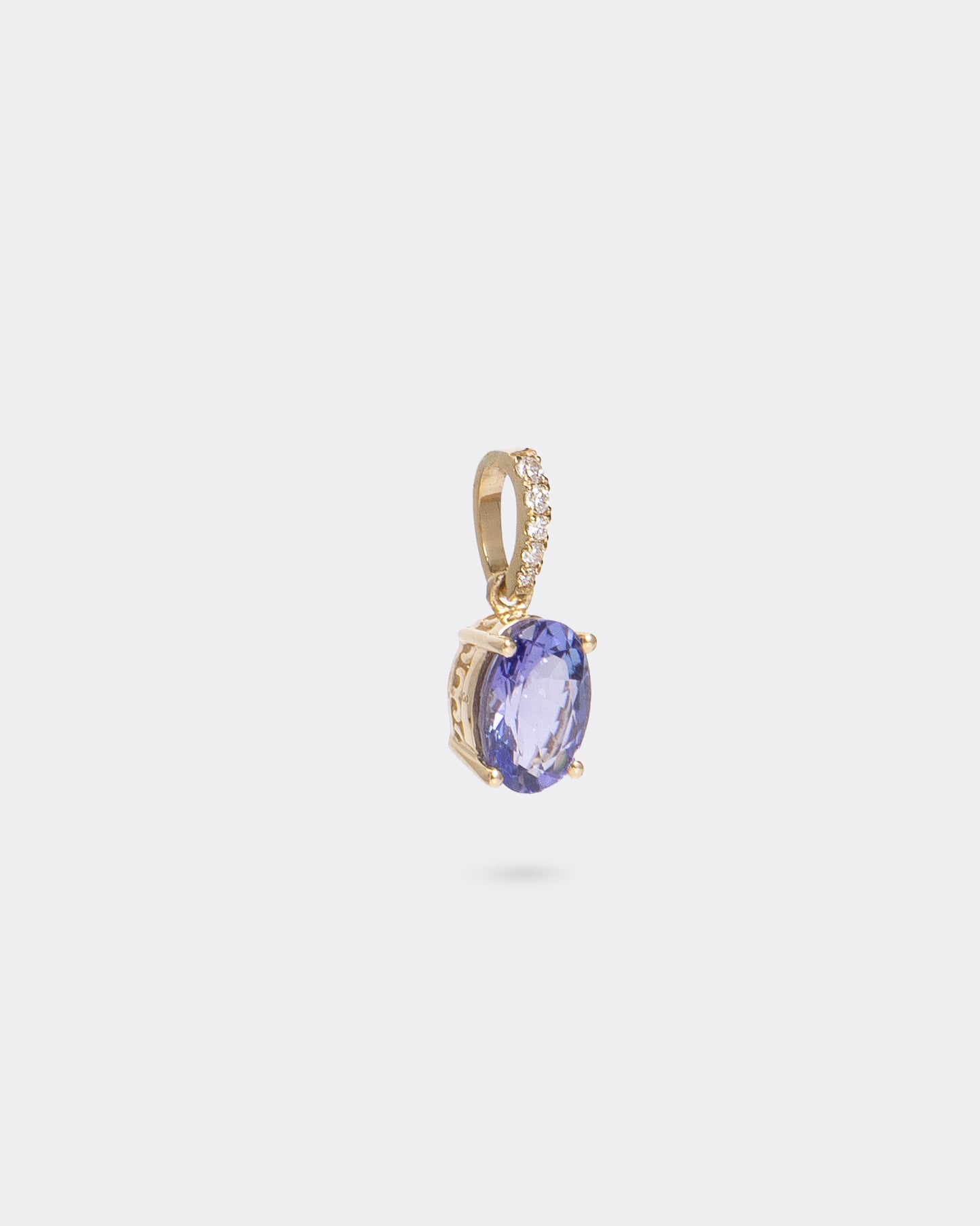 Oval Tanzanite & Diamond Pendant in Yellow Gold