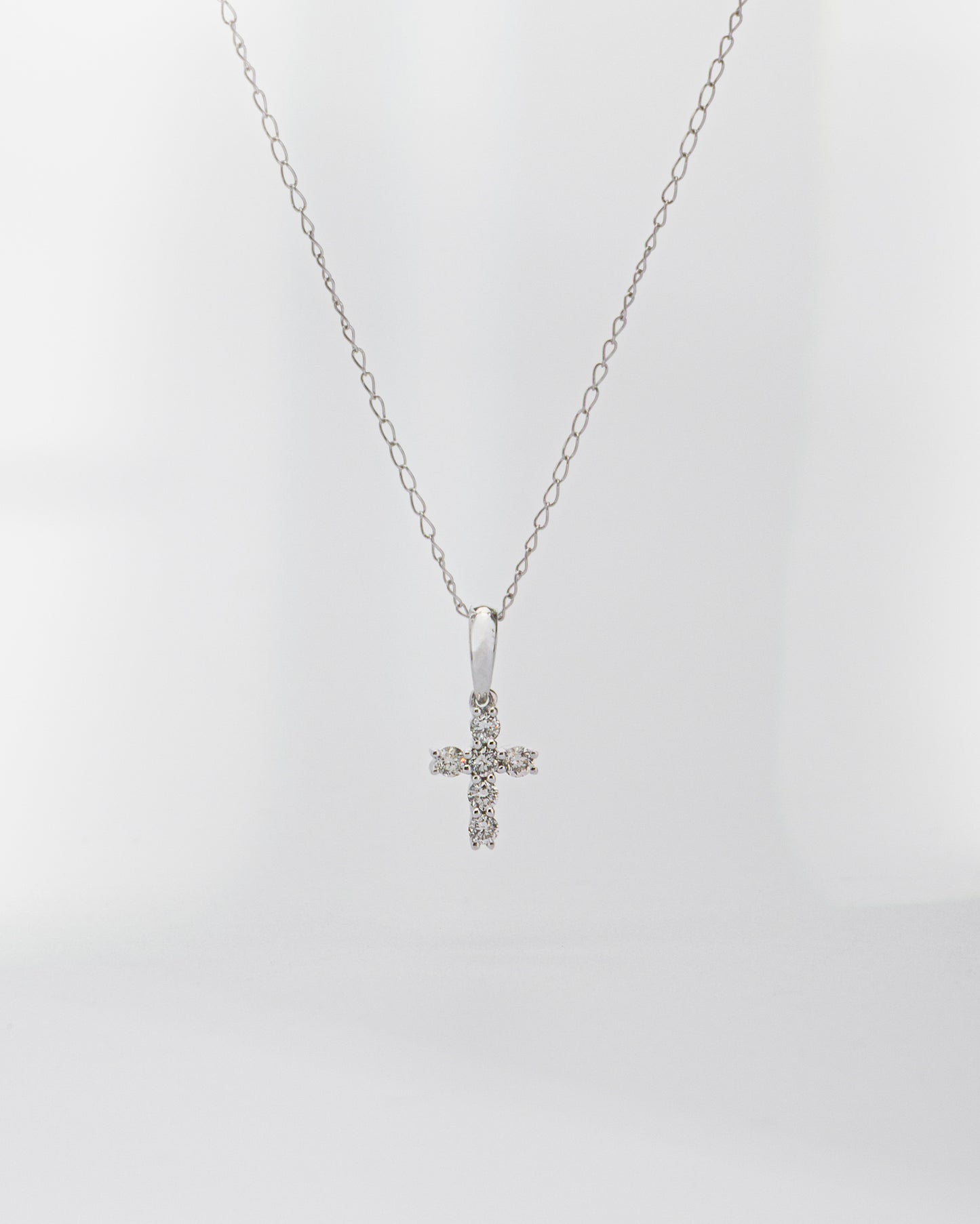 6 Diamonds Cross Pendant in White Gold