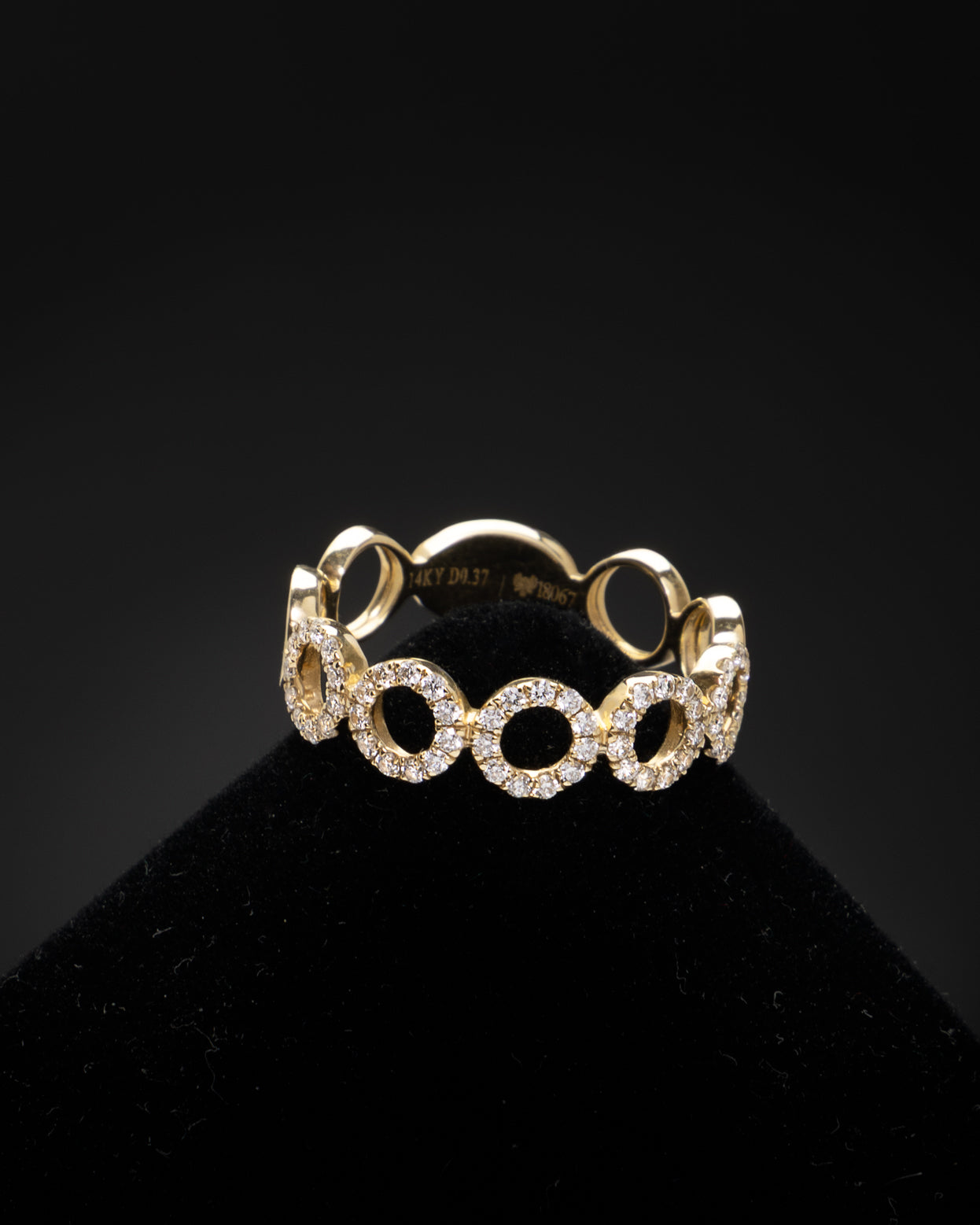 9 Diamond Circles Ring in Yellow Gold