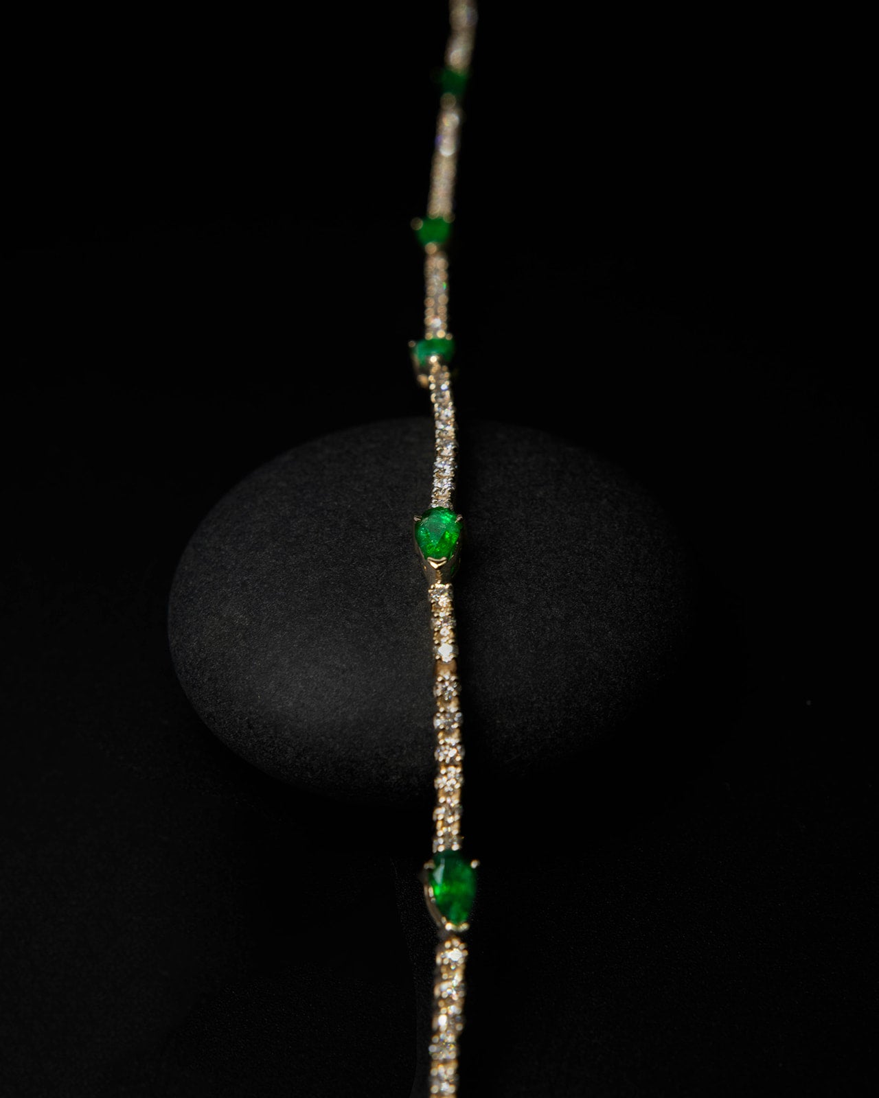 Pear Emeralds & Diamonds Tennis Bracelet in Yellow Gold