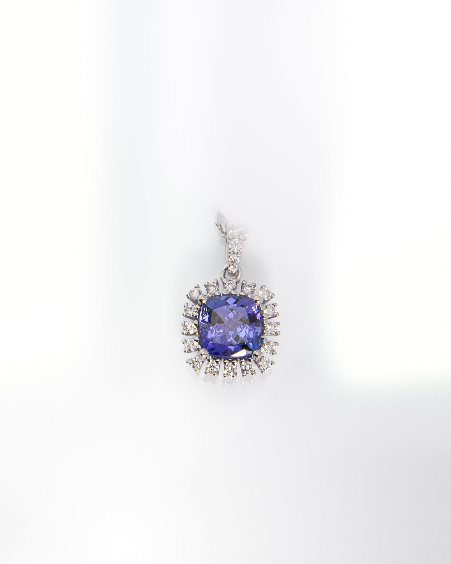 Tanzanite & Diamond Pendant in White Gold