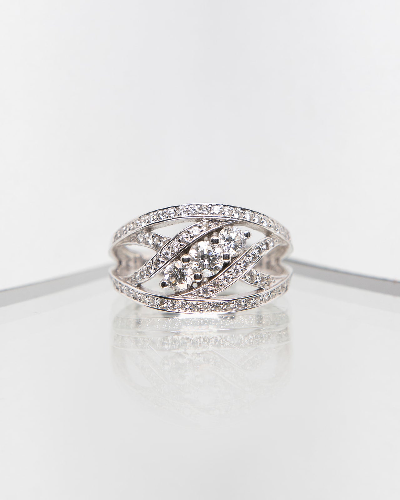 Three Center Diamond Cross Waves Ring in White Gold